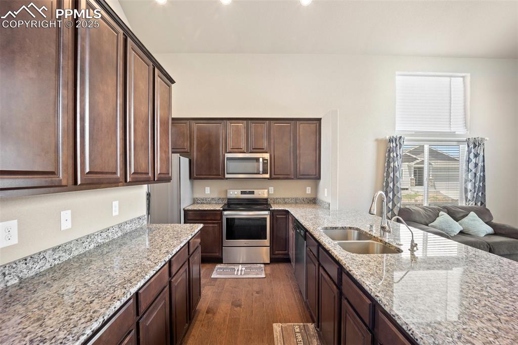 Image 9 of 30: Kitchen