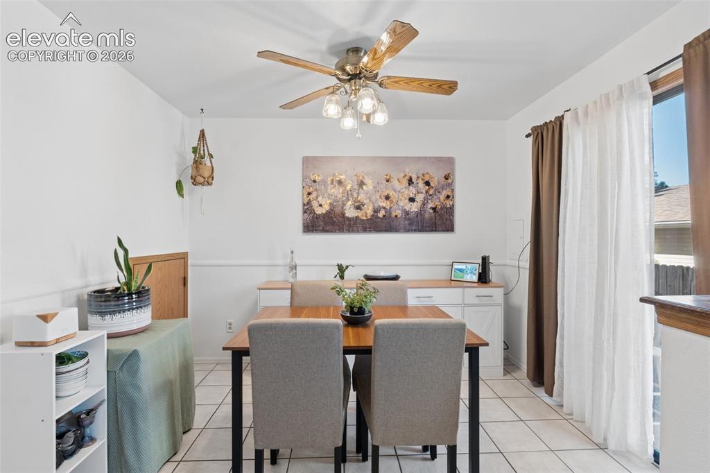 Image 11 of 28: Dining Area