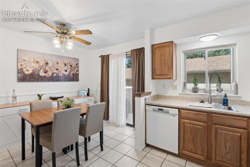 Image 12 of 28: Kitchen