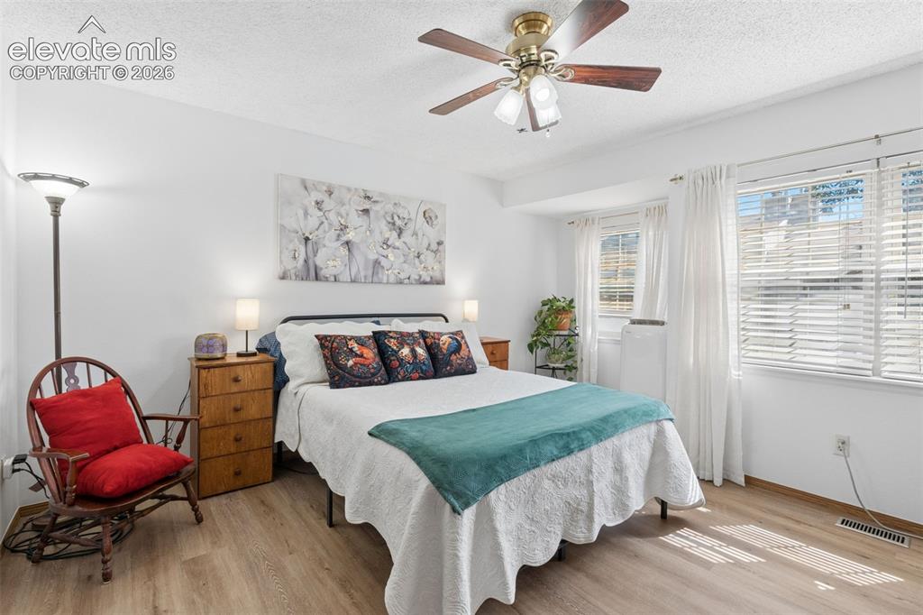 Image 14 of 28: Bedroom