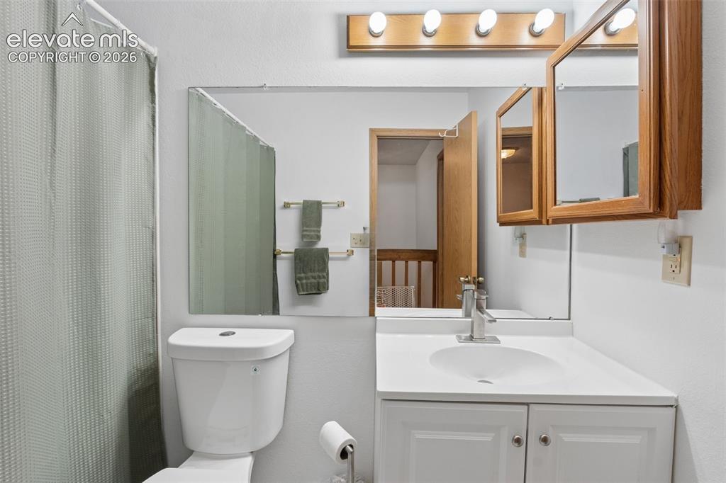 Image 17 of 28: Bathroom