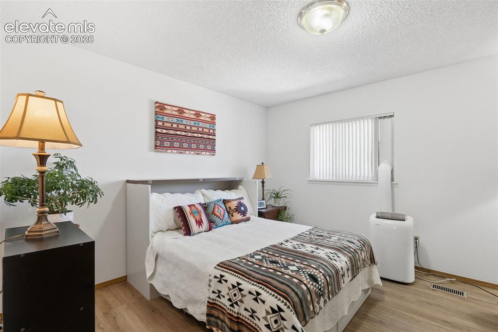 Image 18 of 28: Bedroom