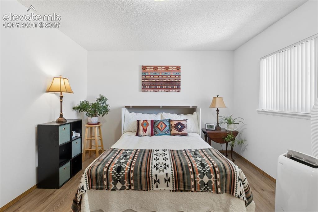 Image 19 of 28: Bedroom
