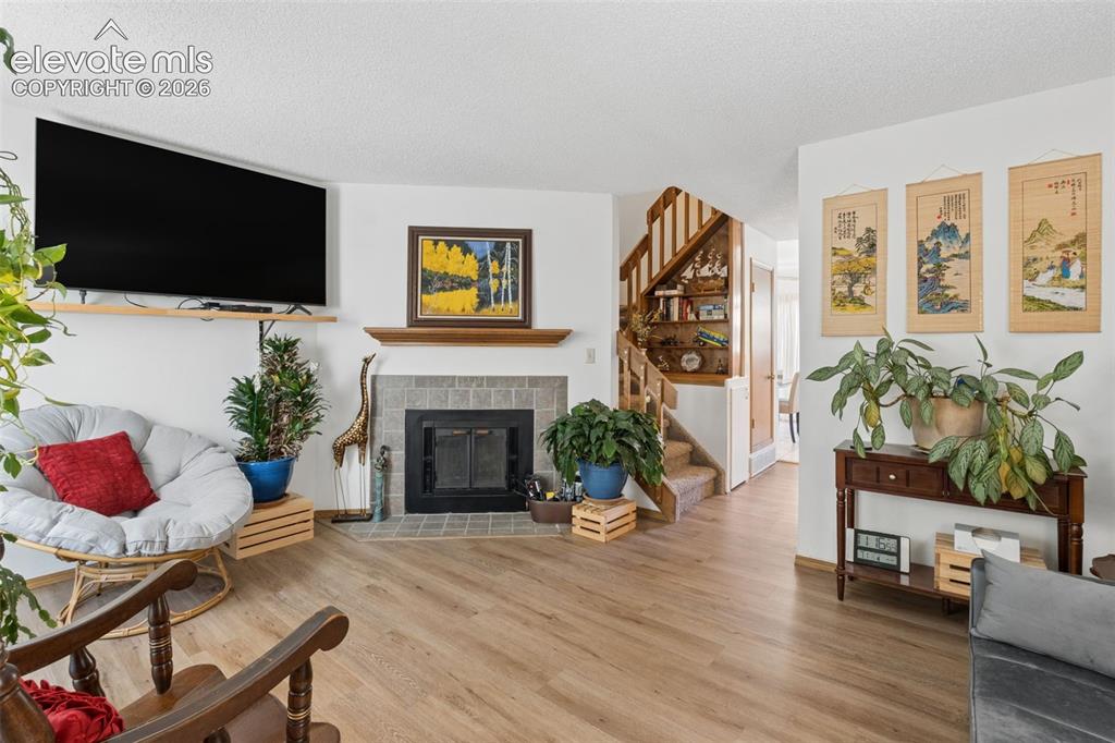 Image 6 of 28: Living Room