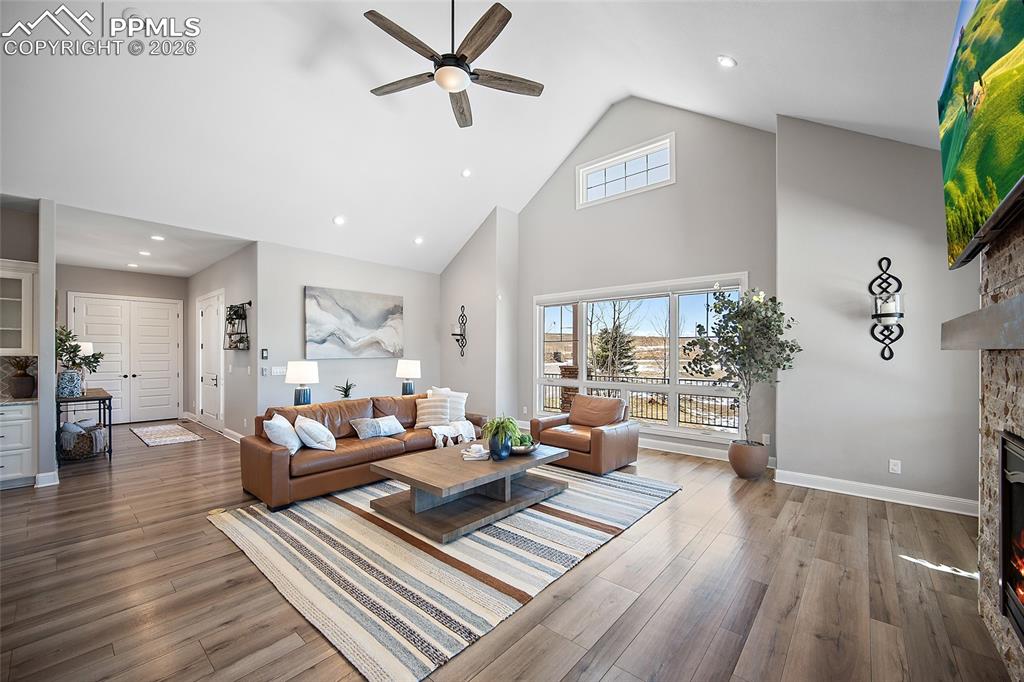 Image 11 of 50: Living Room