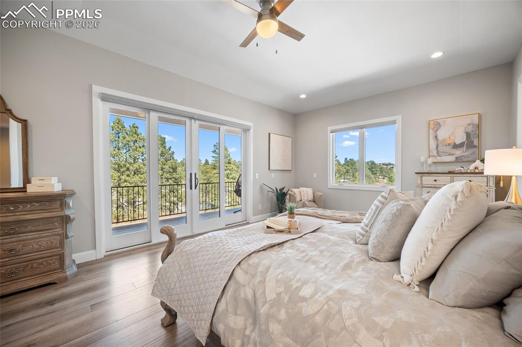 Image 25 of 50: Bedroom