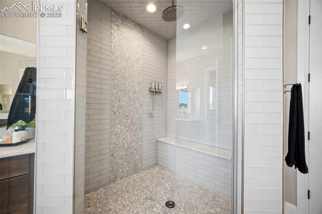 Image 29 of 50: Bathroom