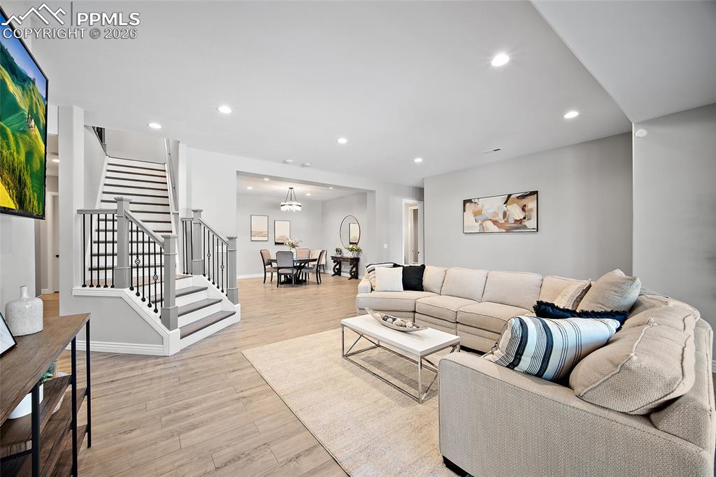 Image 41 of 50: Living Room