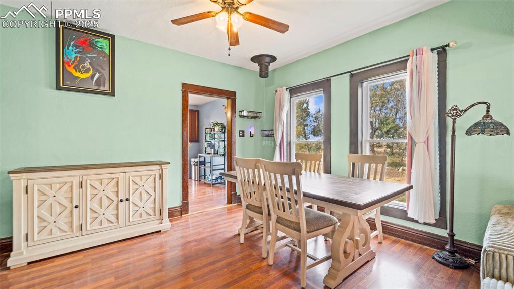 Image 12 of 50: Dining Area