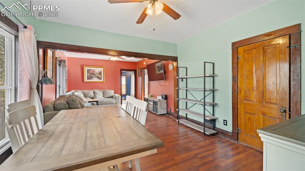 Image 13 of 50: Dining Area