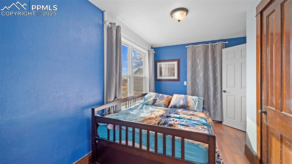 Image 16 of 50: Bedroom