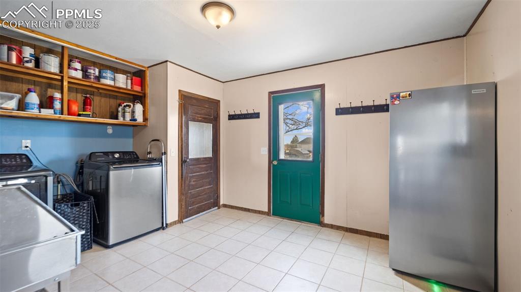 Image 17 of 50: Kitchen