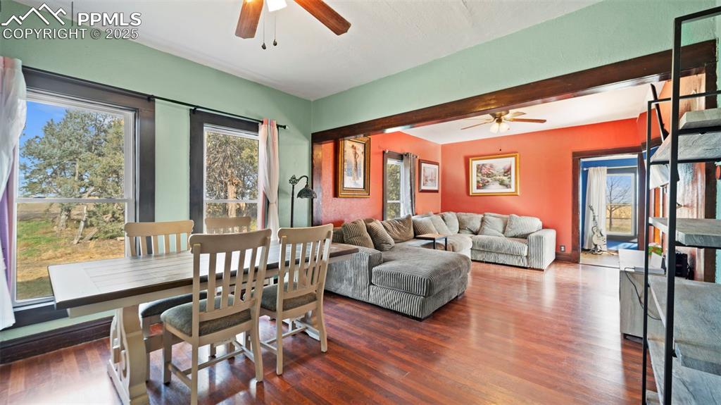 Image 23 of 50: Dining Area