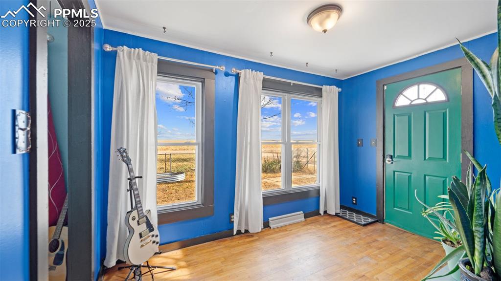 Image 7 of 50: Entry