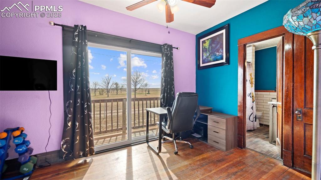 Image 9 of 50: Office