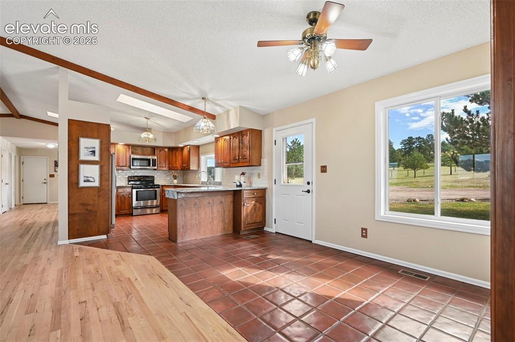 Image 17 of 50: Breakfast/Kitchen area