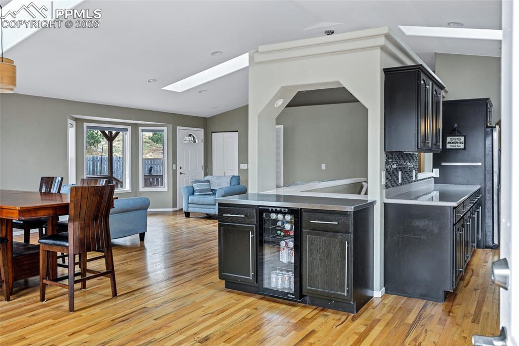 Image 19 of 44: Kitchen