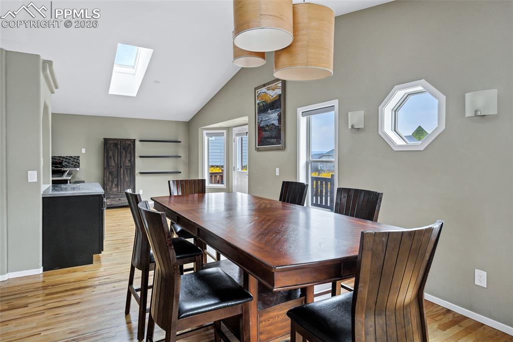 Image 22 of 44: Dining Area