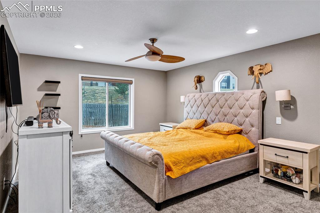 Image 30 of 44: Bedroom