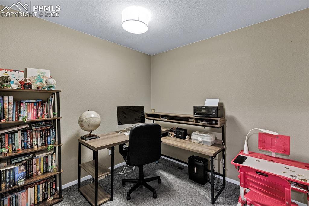 Image 32 of 44: Office