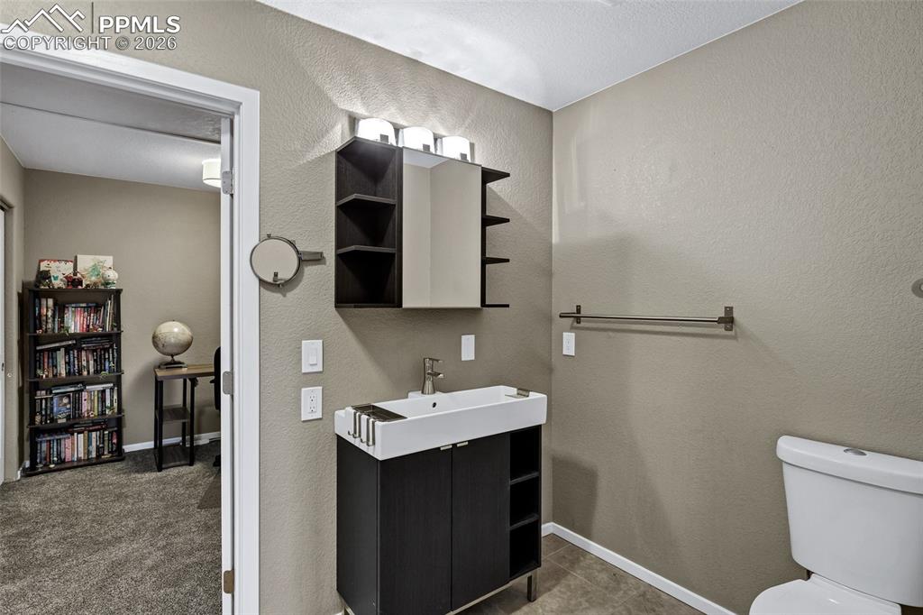 Image 33 of 44: Bathroom