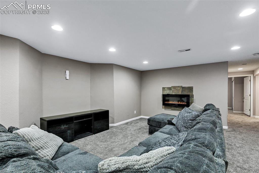 Image 37 of 44: Living Room