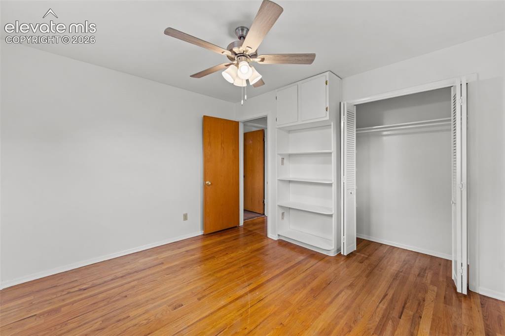 Image 11 of 28: Bedroom