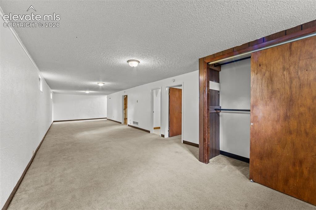 Image 14 of 28: Family Room