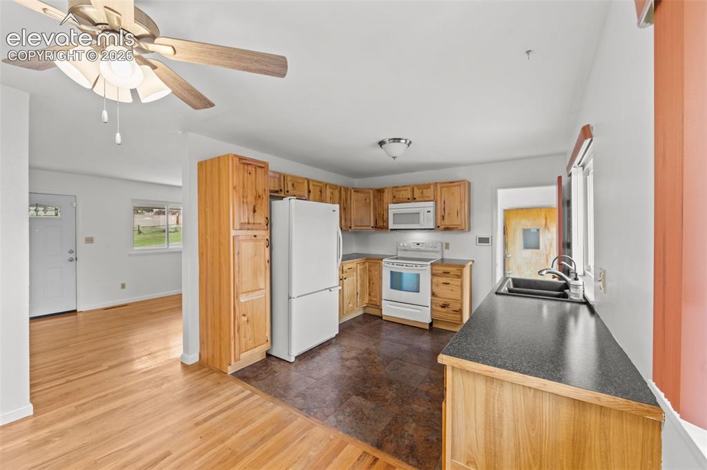 Image 5 of 28: Kitchen