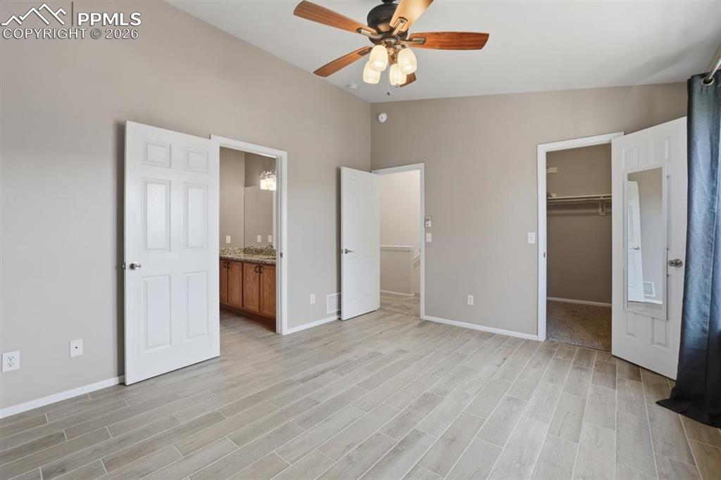 Image 12 of 26: Bedroom