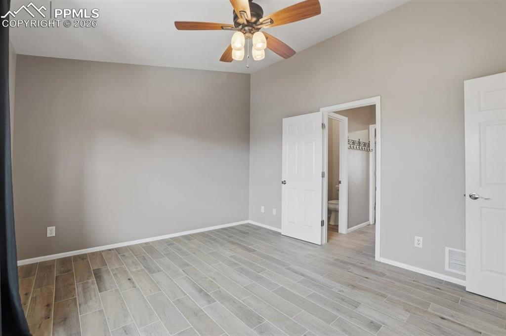 Image 13 of 26: Bedroom