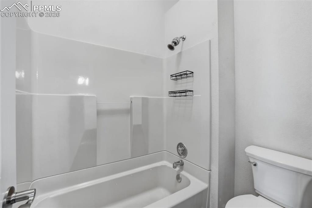 Image 16 of 26: Bathroom