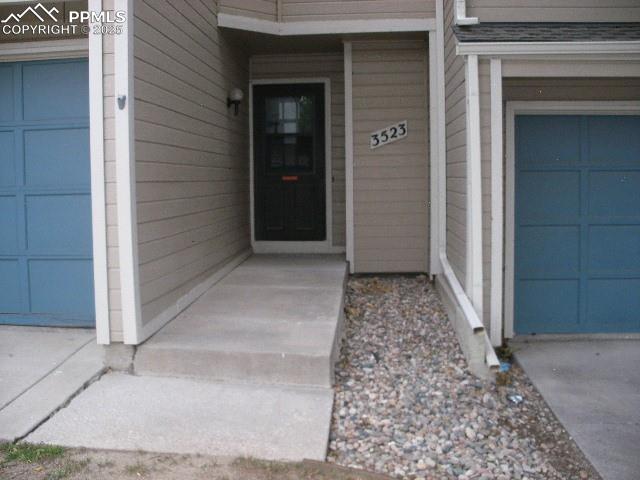 Image 14 of 46: Entry