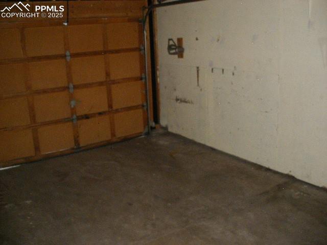 Image 15 of 46: Garage