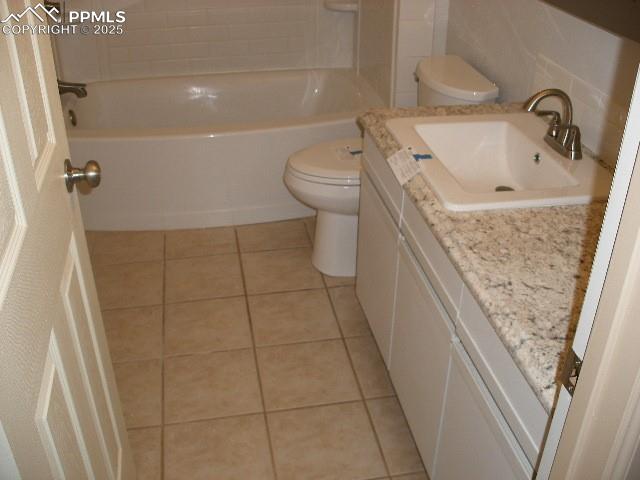 Image 21 of 46: Bathroom