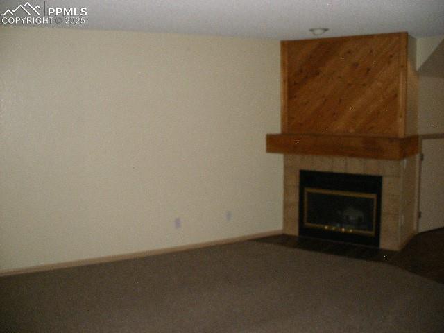 Image 23 of 46: Living Room