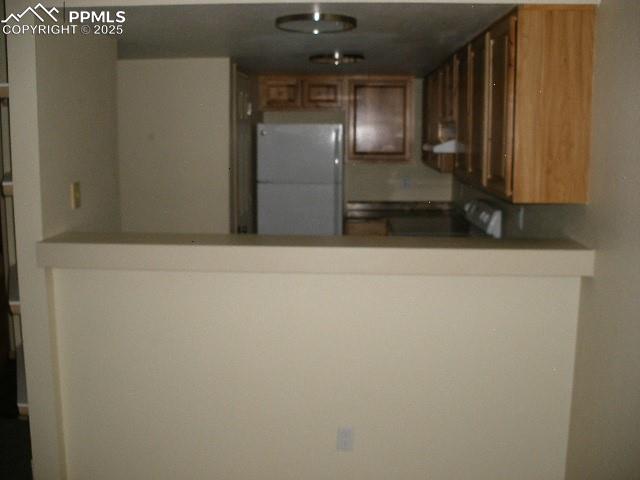 Image 28 of 46: Kitchen