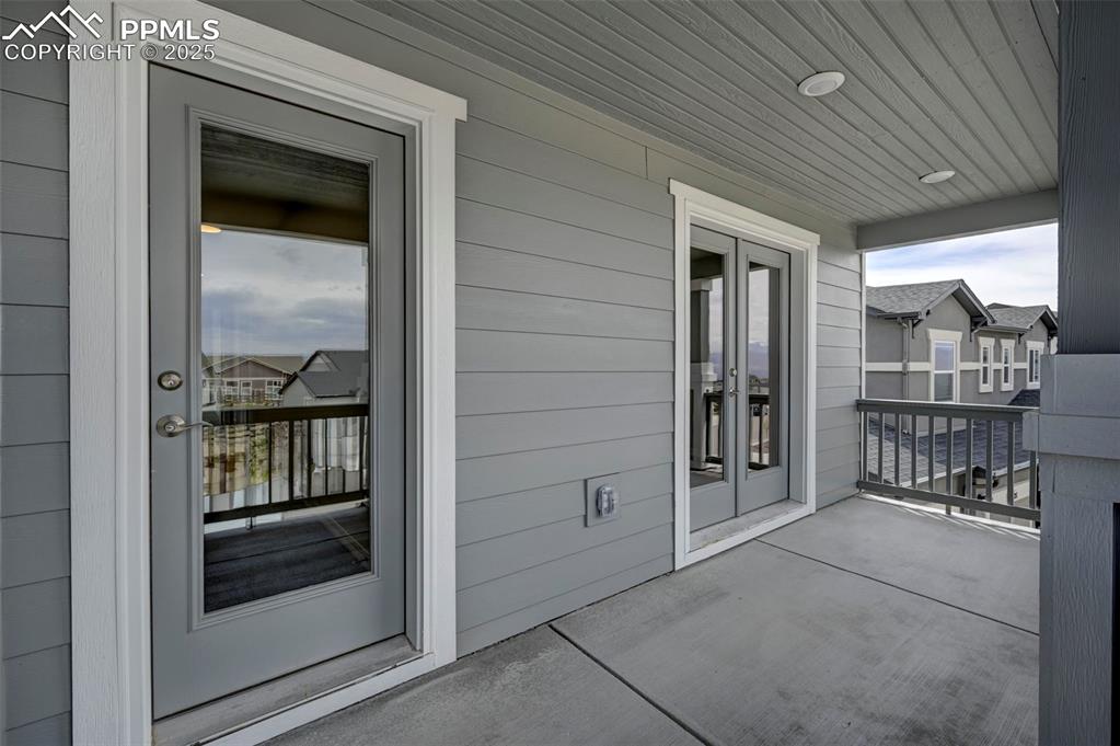 Image 14 of 23: Balcony