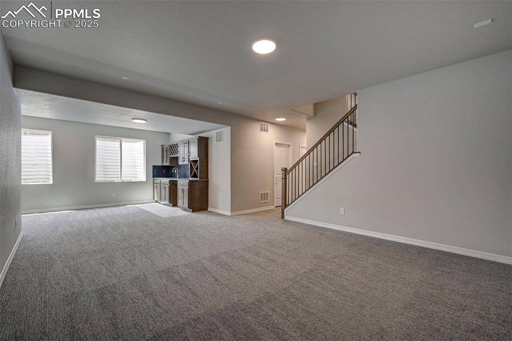 Image 19 of 23: Living Room