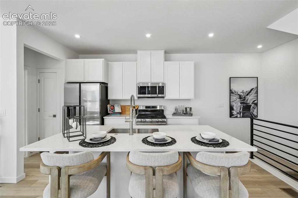 Image 13 of 33: Kitchen