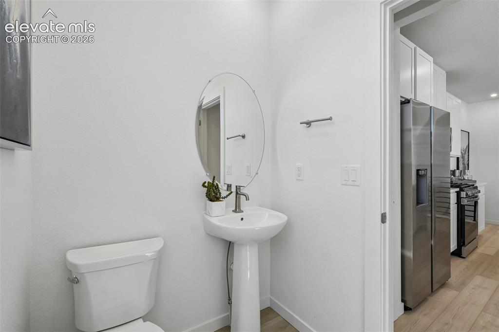 Image 16 of 33: Bathroom