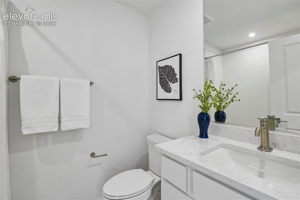 Image 21 of 33: Bathroom