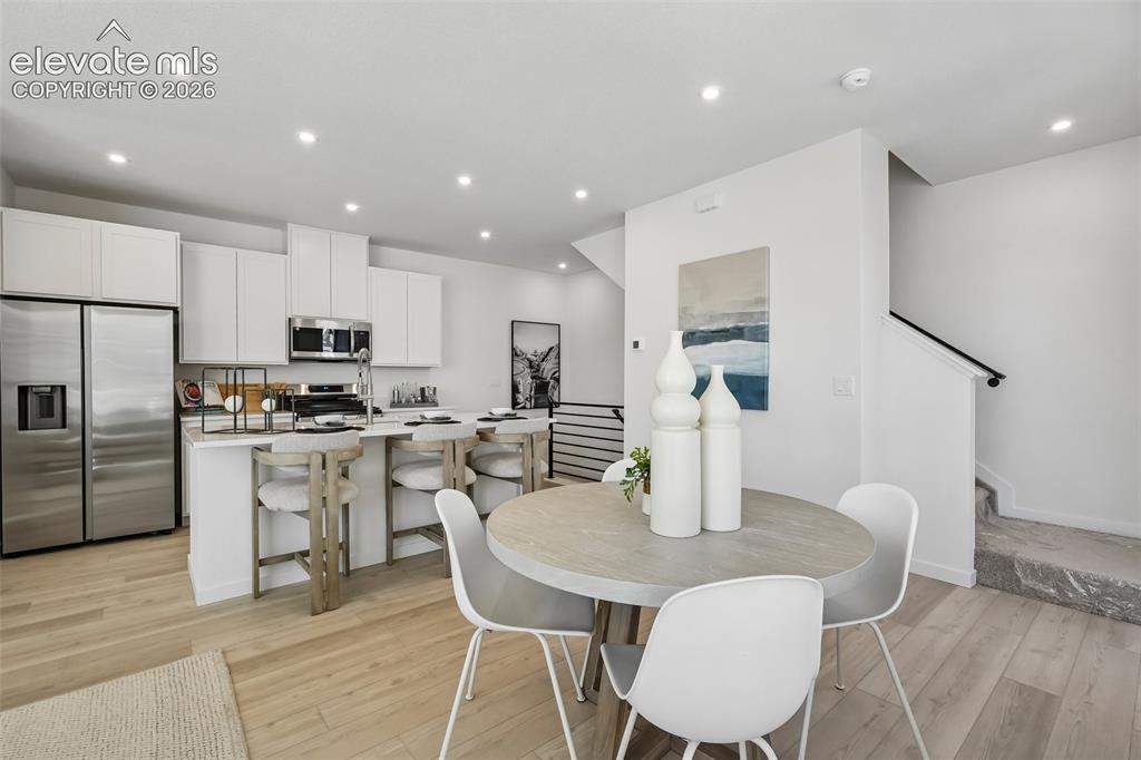 Image 9 of 33: Dining Area