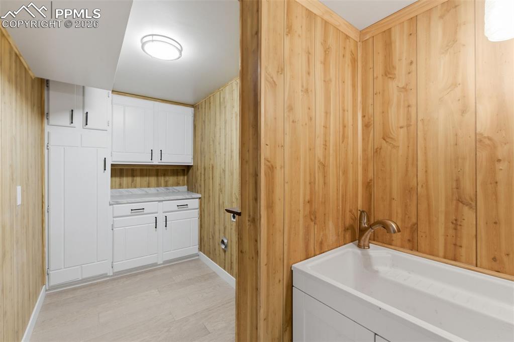 Image 19 of 43: Laundry