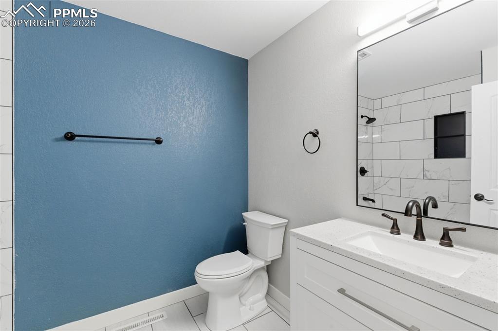 Image 29 of 43: Bathroom