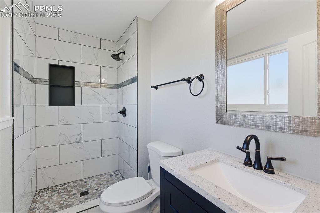 Image 5 of 43: Bathroom