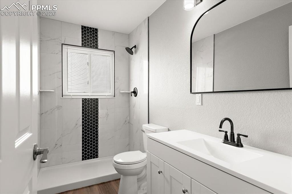 Image 17 of 42: Bathroom