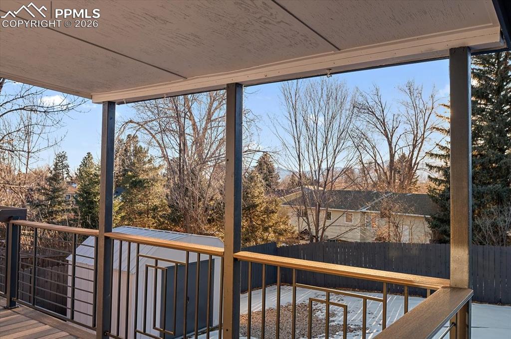 Image 30 of 42: Deck