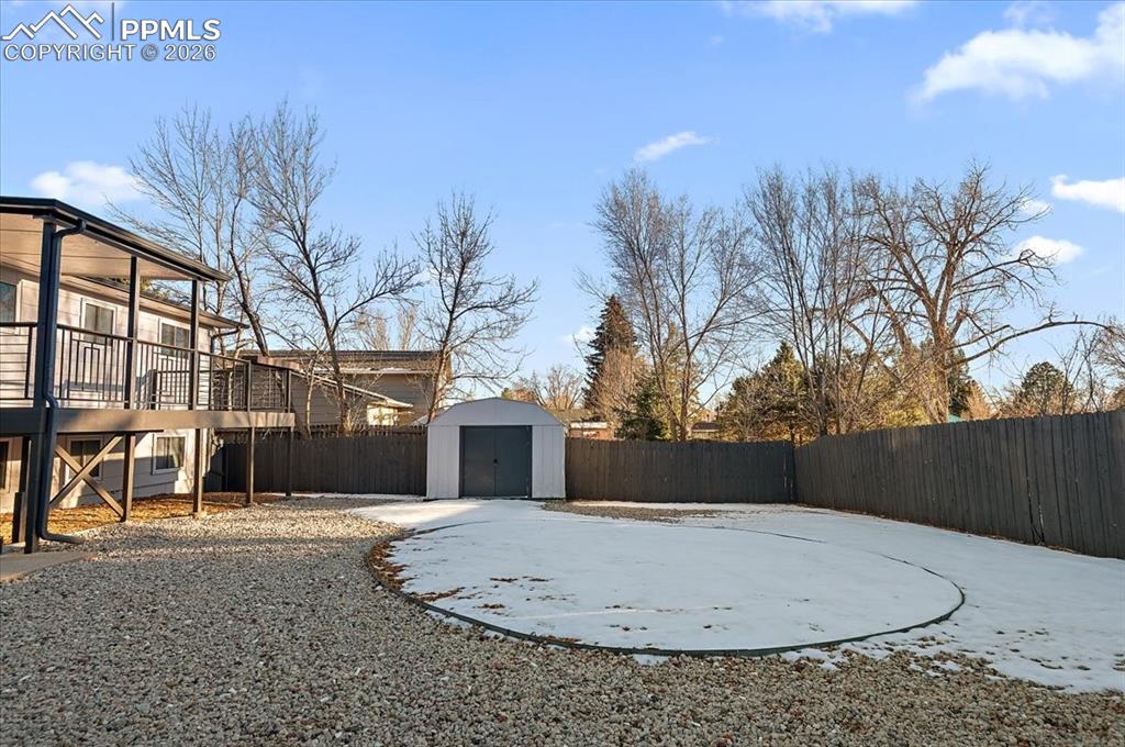 Image 32 of 42: Yard