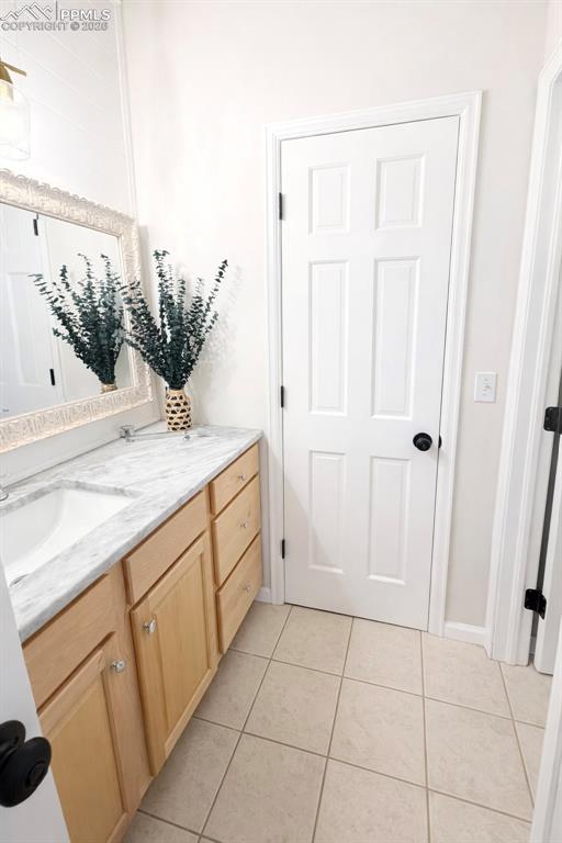 Image 18 of 50: Bathroom